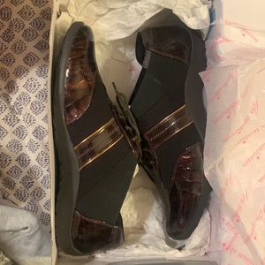 Ros Hommerson Brown crocs parent Nancy sneaker shoes 9.5W wide comfort